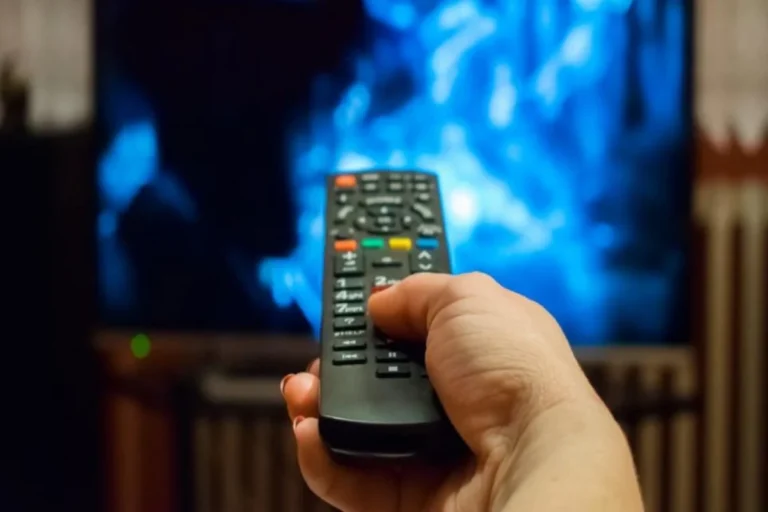 Woman fined £220 for TV licence breach in Garnant