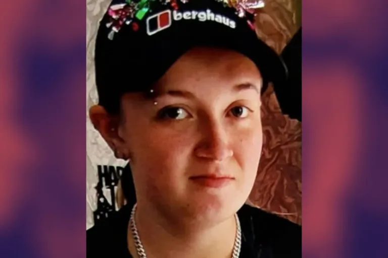 North Wales Police appeal for missing 16‑year‑old Chloe