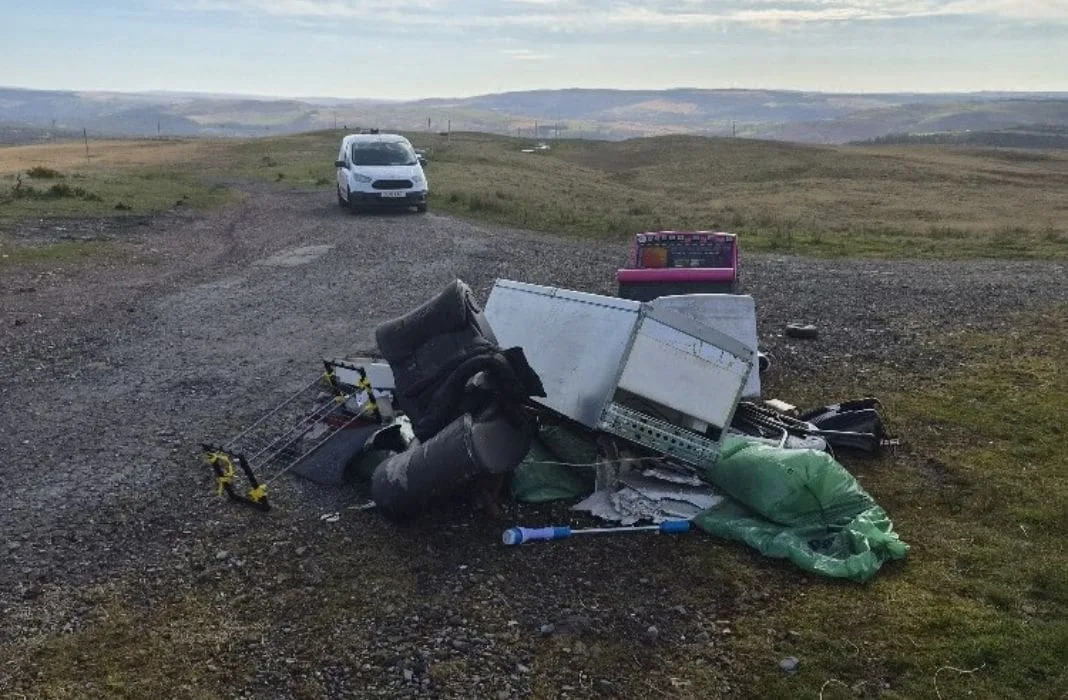 Fly‑tipping fine of £1,247 after gaming chair dumped in Swansea Valley