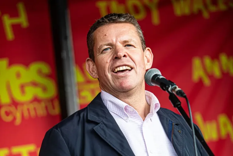Drakeford cites Matthew Rhys at massive Aberystwyth independence rally
