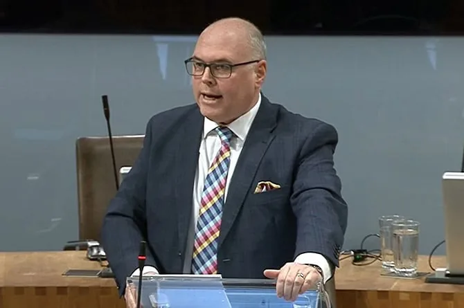 Paul Davies urges Welsh Government to act on West Wales health services