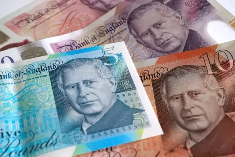 UK economy set to contract in August after summer surge