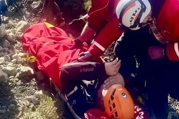Motorcyclist rescued after knee injury in Eryri