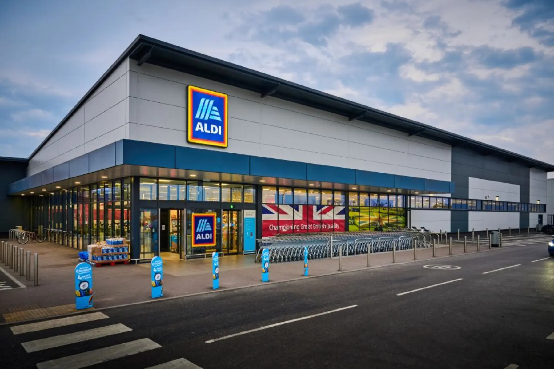 Aldi re‑launches £49.99 Vertical Air Fryer, £220 cheaper than rivals
