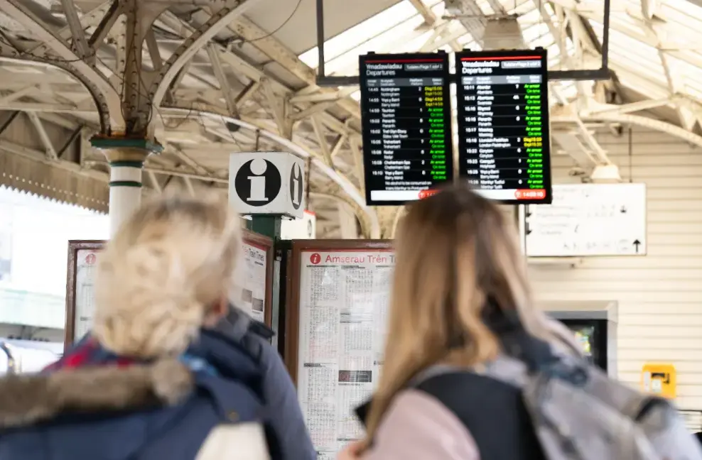 Broken rail halts Welshpool‑Shrewsbury services