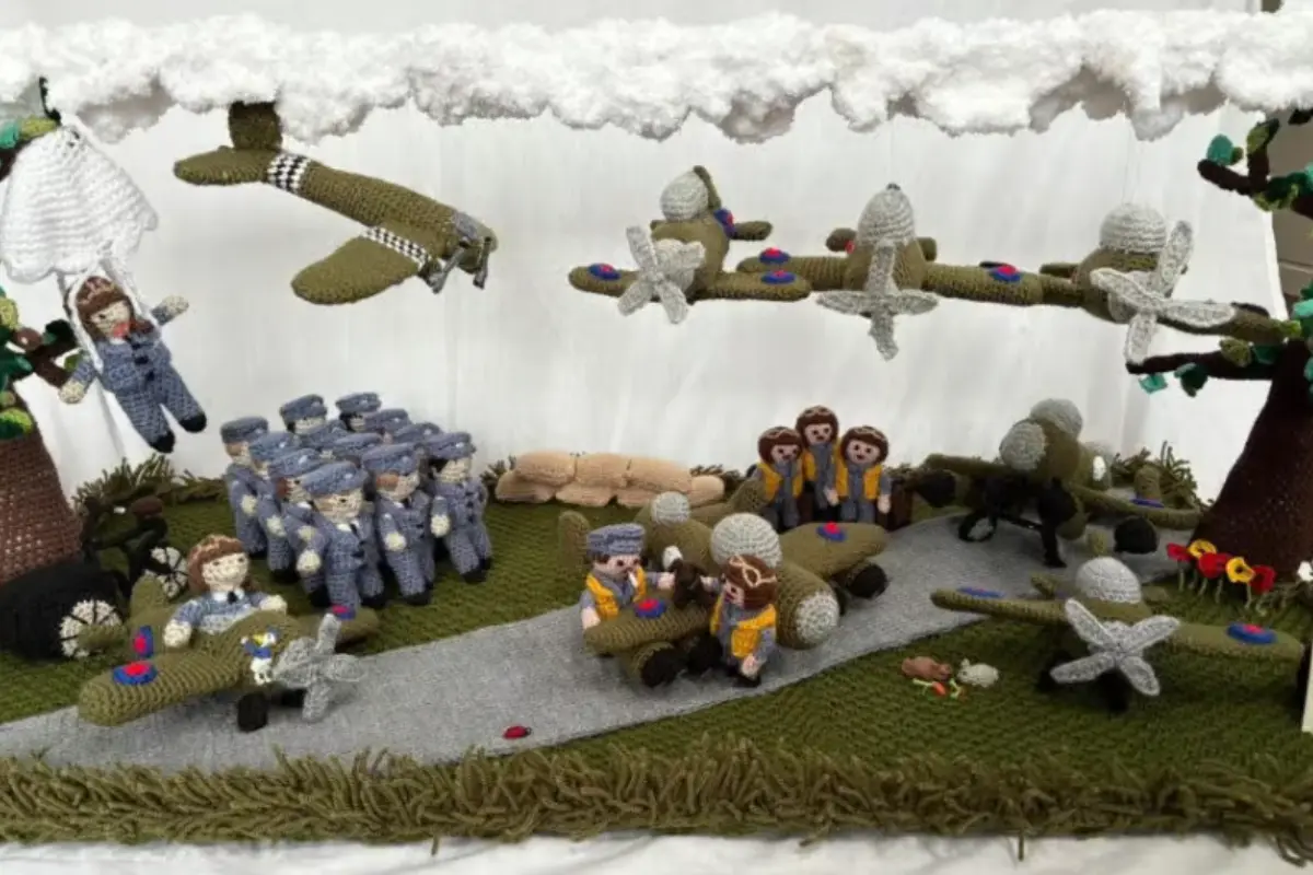 Knitted WWII exhibition arrives in Wrexham