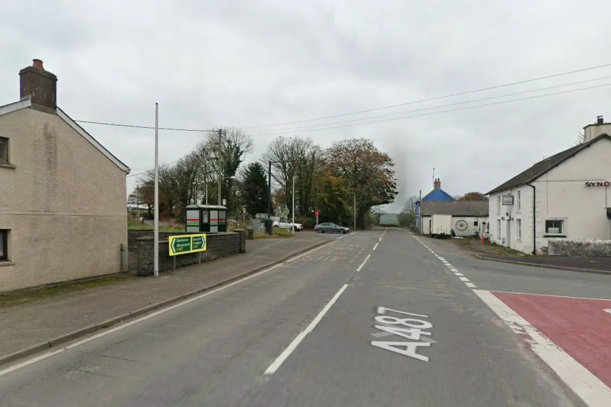 Crash shuts A487 near Llanarth School, drivers told to reroute