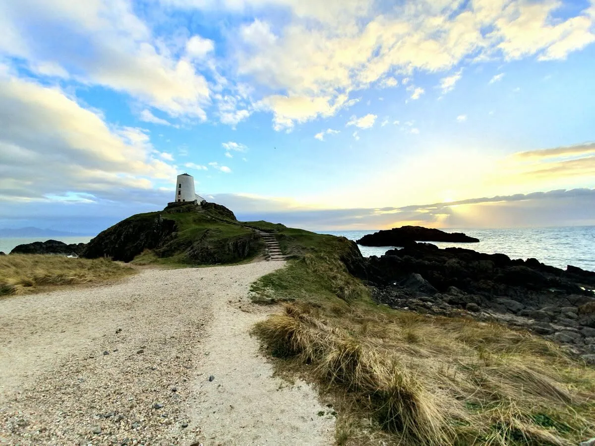 Llanddwyn Beach access road to close for essential works