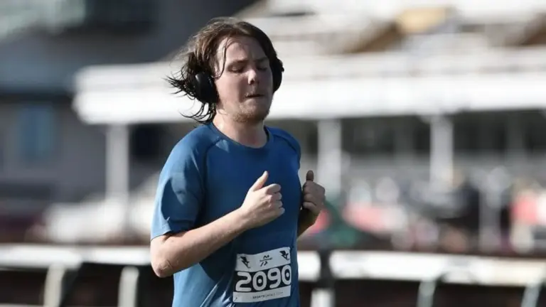 Newsquest reporter runs Leicester half‑marathon for Harvey Owen charity