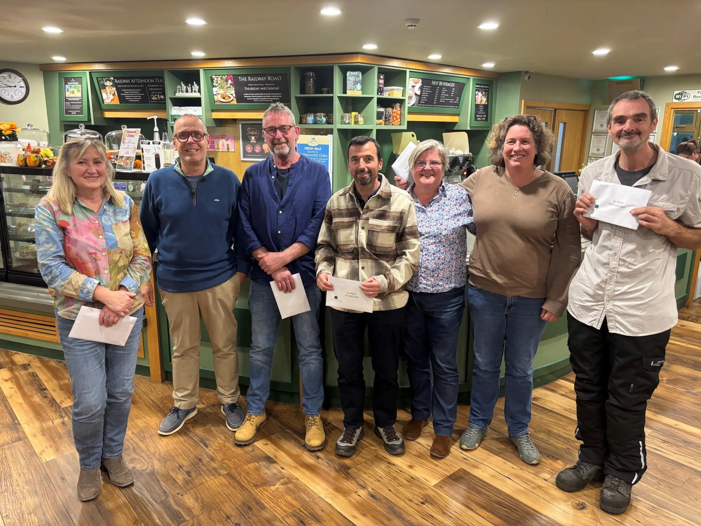 Garden centre raises £1,500 for Macmillan Cancer Support