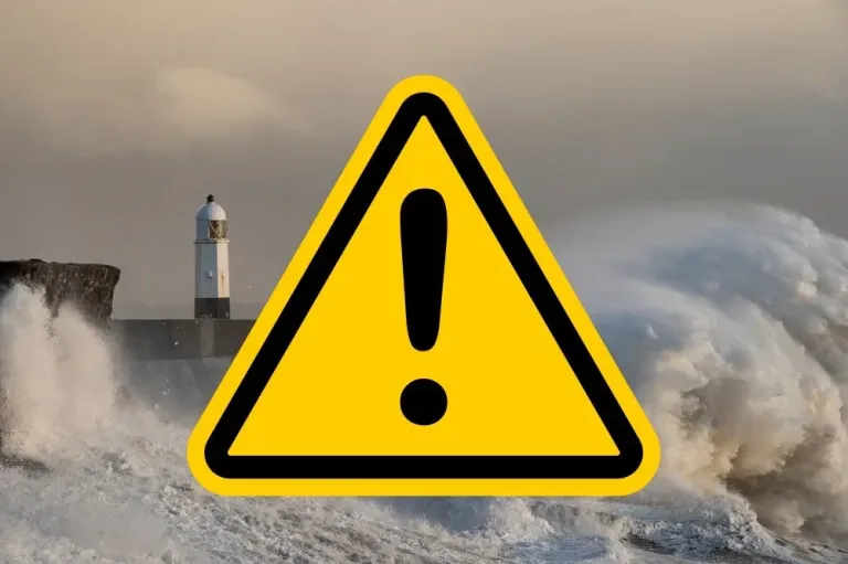 Storm Austen brings strong winds to South Wales