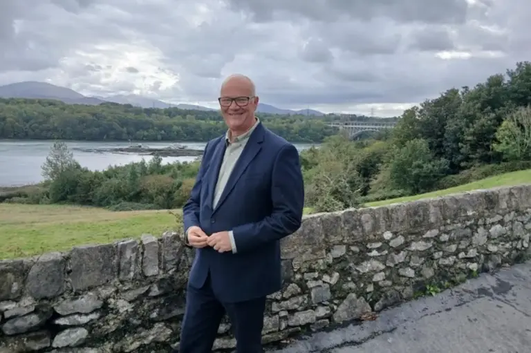 Minister insists third Menai bridge will be built—but warns it could take a decade