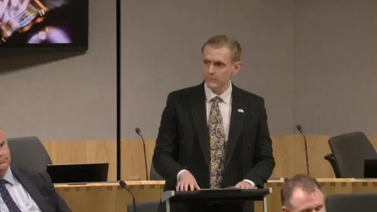 Senedd rejects Reform motion to bar foreign nationals from housing