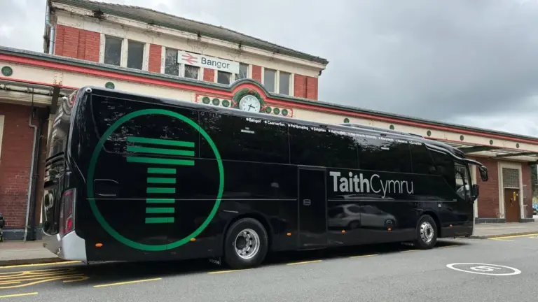 Bangor‑Carmarthen coach service set to launch on 25 October