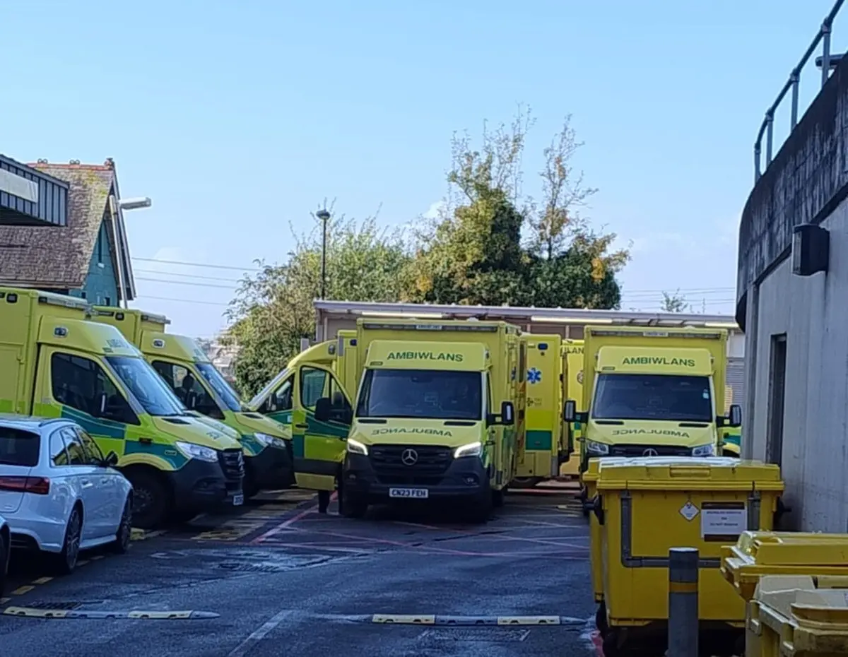 Welsh ambulance service makes strides but handover delays persist