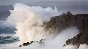 Storm Austen hits UK with 80mph winds and power cuts