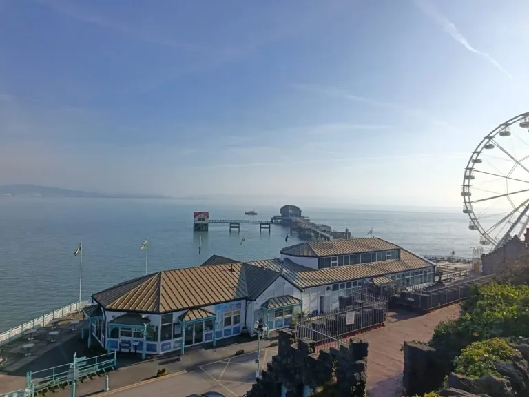 Councillors unite behind RNLI after volunteer abuse
