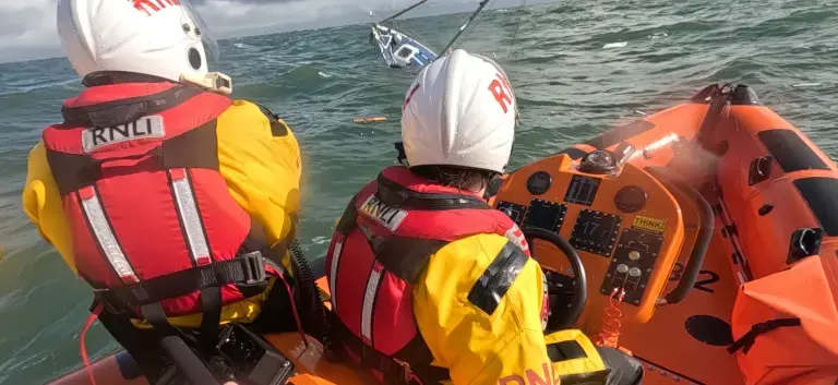 Yacht rescue off Scarweather Sands coordinated by Milford Haven Coastguard