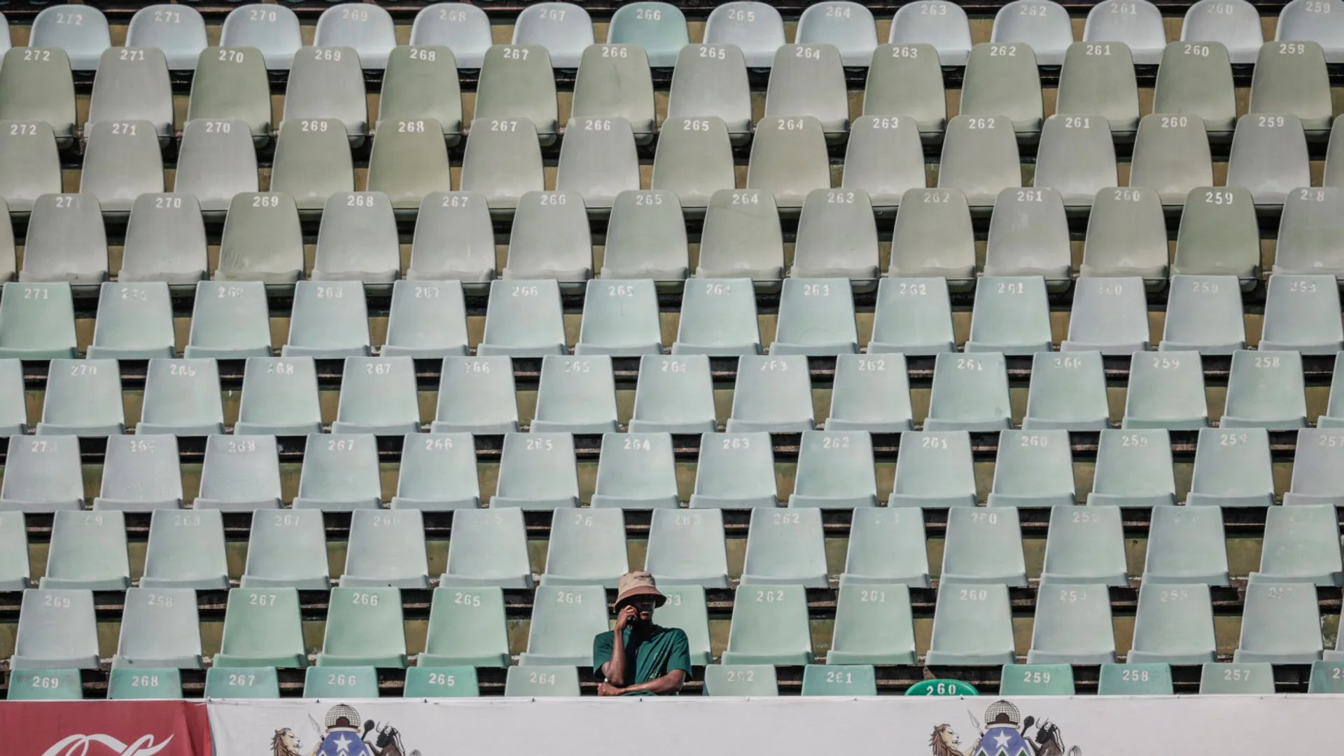 Warner slams 'pathetic' Test crowds in South Africa