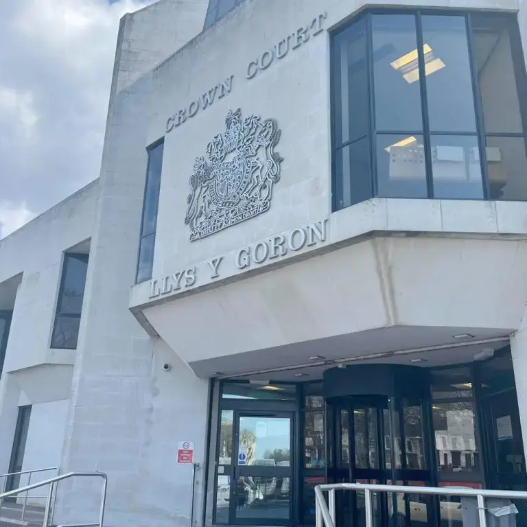 Judge slams case handling as jury sworn for Kershaw trial