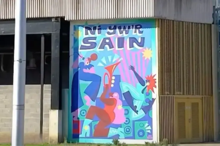 New Swansea mural celebrates Welsh women and music